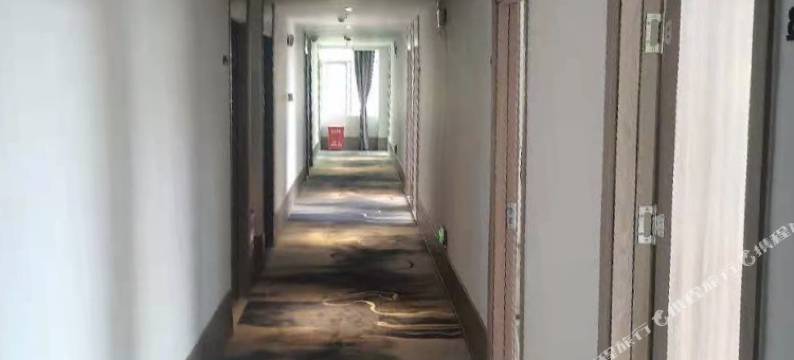 哈啰酒店(深圳龙华汽车站店)图片