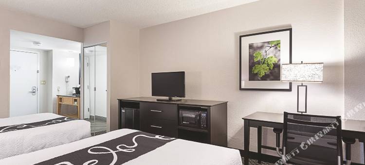 普兰特西南第六大街拉昆塔温德姆套房酒店(La Quinta Inn & Suites by Wyndham Plantation at SW 6th St)图片