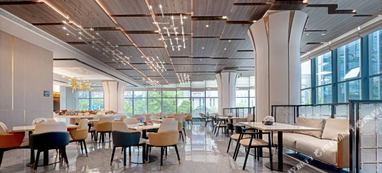 长沙滨江金融中心亚朵酒店图片