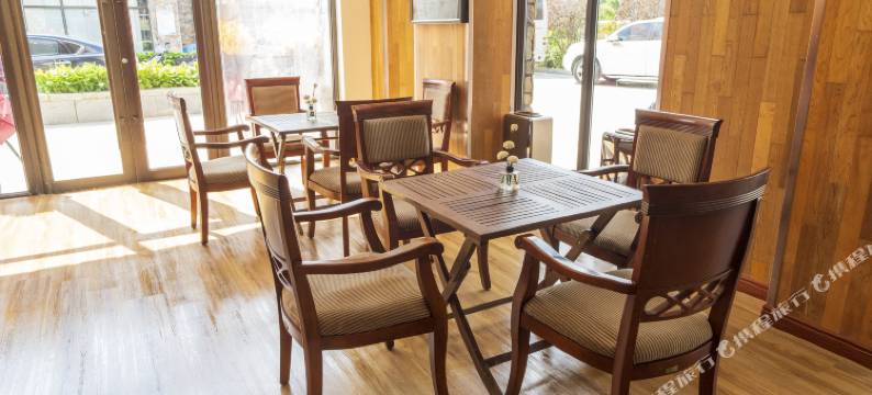 衣衣温泉客栈(长白山西景区旅游服务中心店)图片