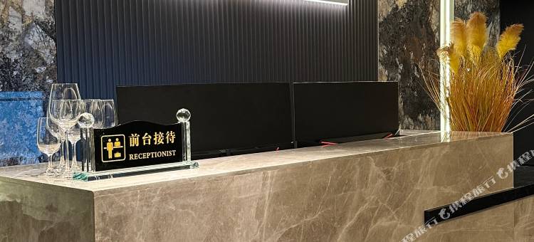 鸿泽揽江酒店(五一广场培元桥地铁站店)图片