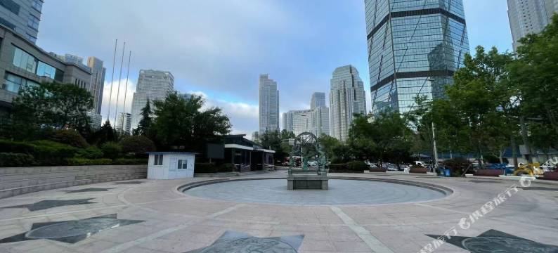 邻海畔公寓(万象城五四广场地铁站店)图片