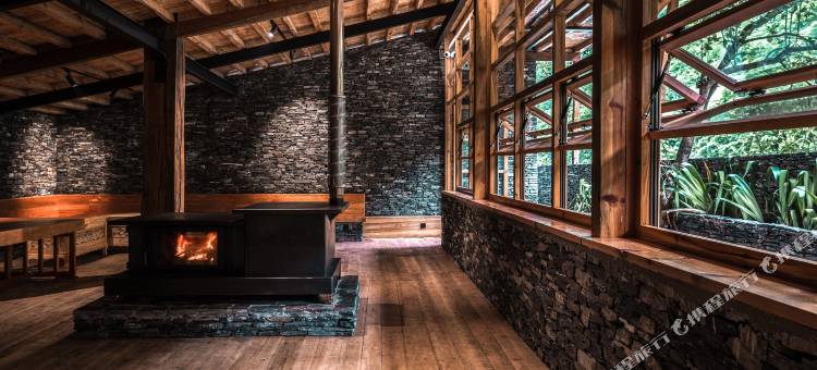 半山渡·与瓦民宿(丙中洛店)图片