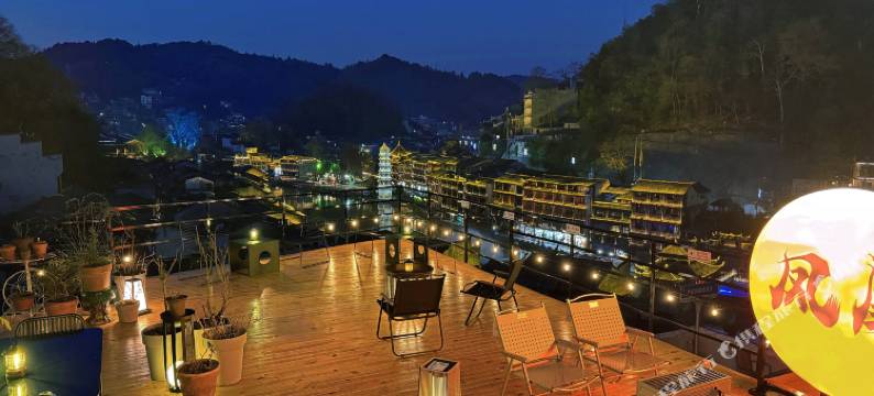 九野半山全景民宿(凤凰古城店)图片