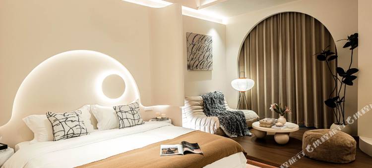 云境Aerie·180°江幕智居设计师美宿(珲春街财富广场店)图片