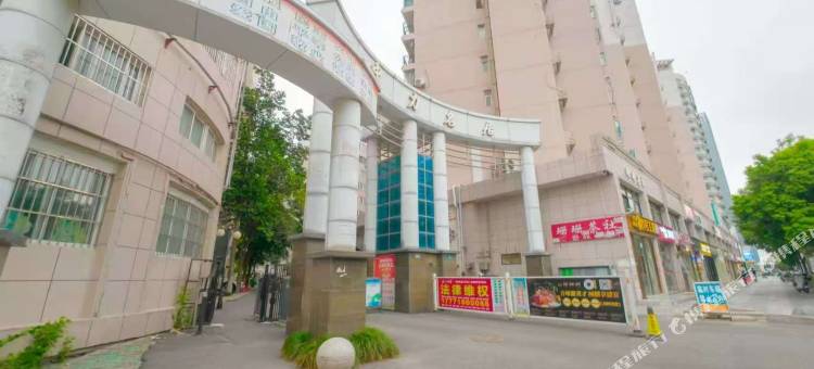 自由象限·青年民宿(徐东地铁站亲橙万象汇店)图片
