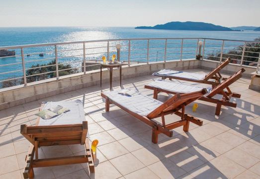 Apartments Raymond Hotel Overview