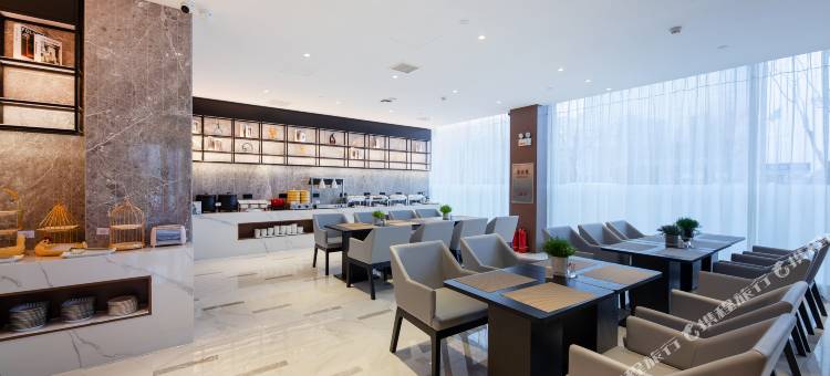 白玉兰酒店(平泉府前花园店)图片