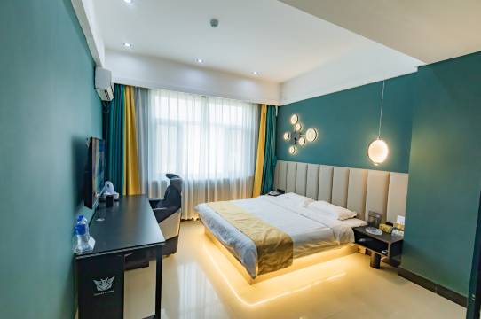 轻住·鹿鼎网络电竞酒店(民族东路博物馆店)