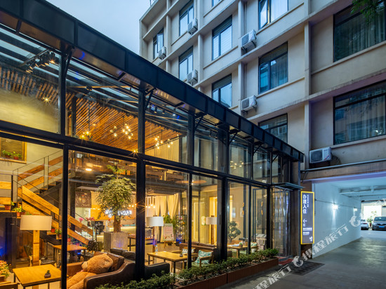西木花园酒店(西安回民街钟楼地铁站店)