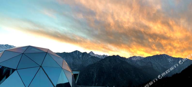 宝兴达瓦更扎大酒店图片