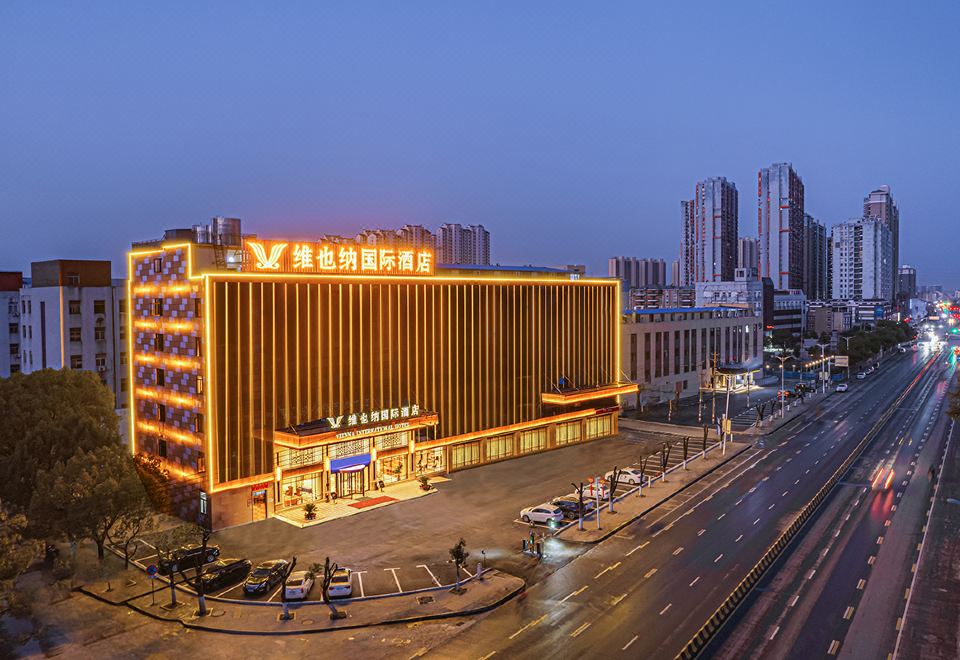 维也纳国际酒店(鄂州葛店开发区葛洪大道店)外景图
