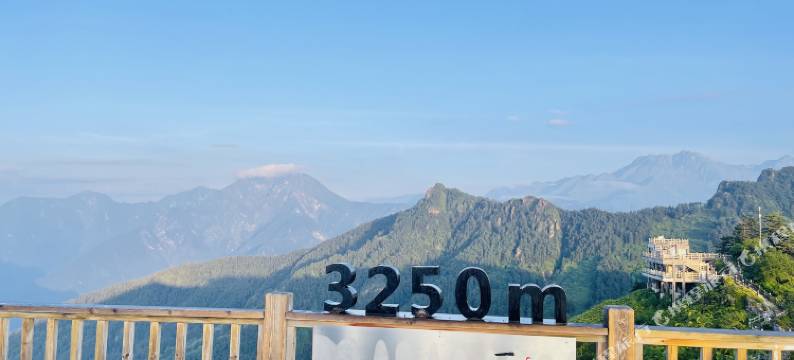 西岭雪山首峰别苑图片