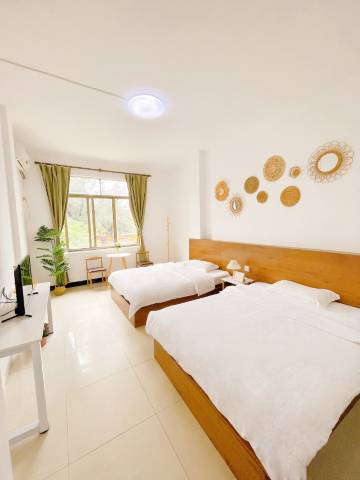 东兴金海宾馆(万尾金滩店)