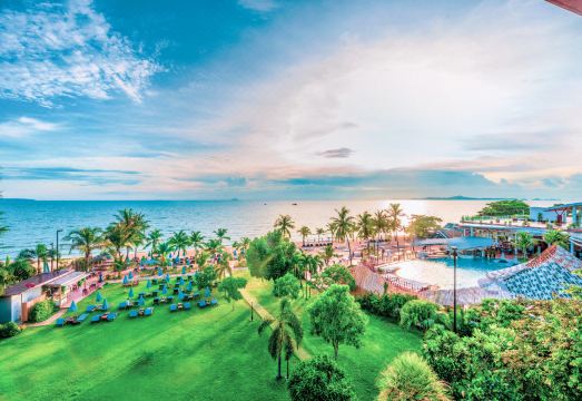 Pinnacle Grand Jomtien Resort and Beach Club Over view