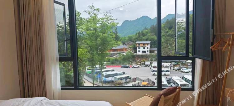 鹤峰山语小筑民宿(屏山峡谷景区店)图片