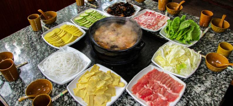 丽江东巴谷汽车旅游营地图片