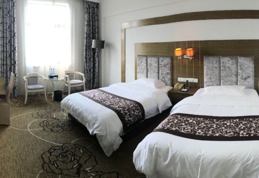 Holiday International Hotel Hotel Overview