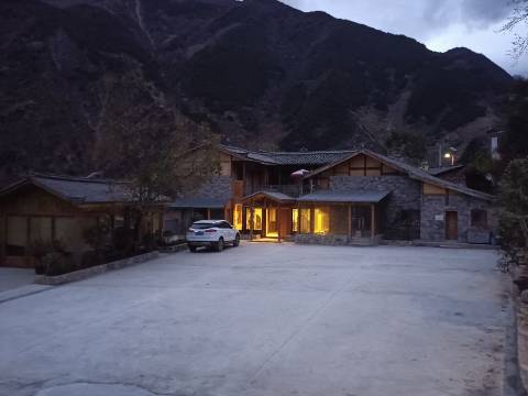 泸定云海人家客栈