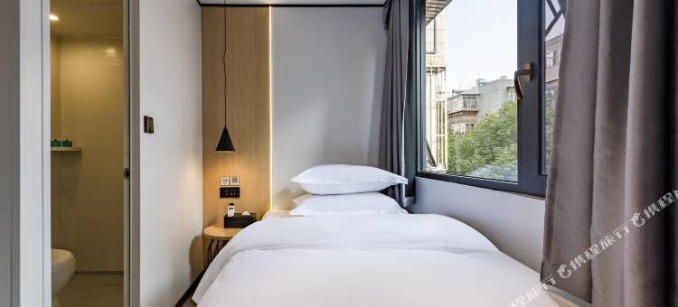 青季酒店MINI(交三桥地铁站昆明老街店)图片