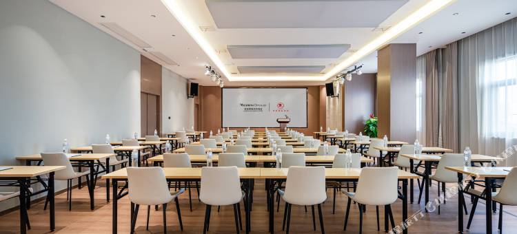 季枫国际酒店(安康市政府中心医院店)图片