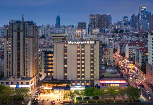 青岛五四广场山东路美居酒店外景图