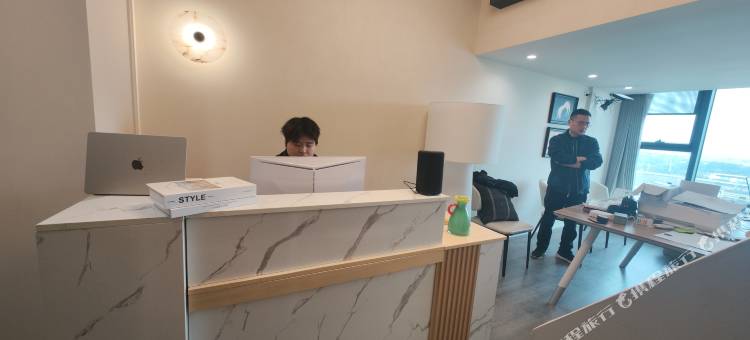 云顶设计师智能民宿(武汉站西广场店)图片
