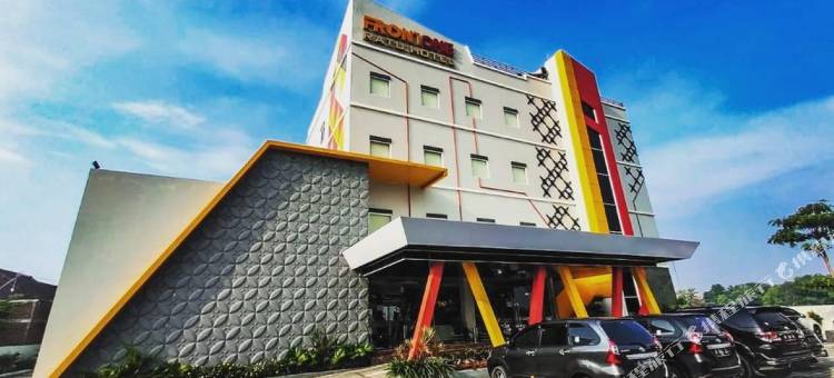 纳甘朱克前一酒店(Front One Hotel Nganjuk)图片