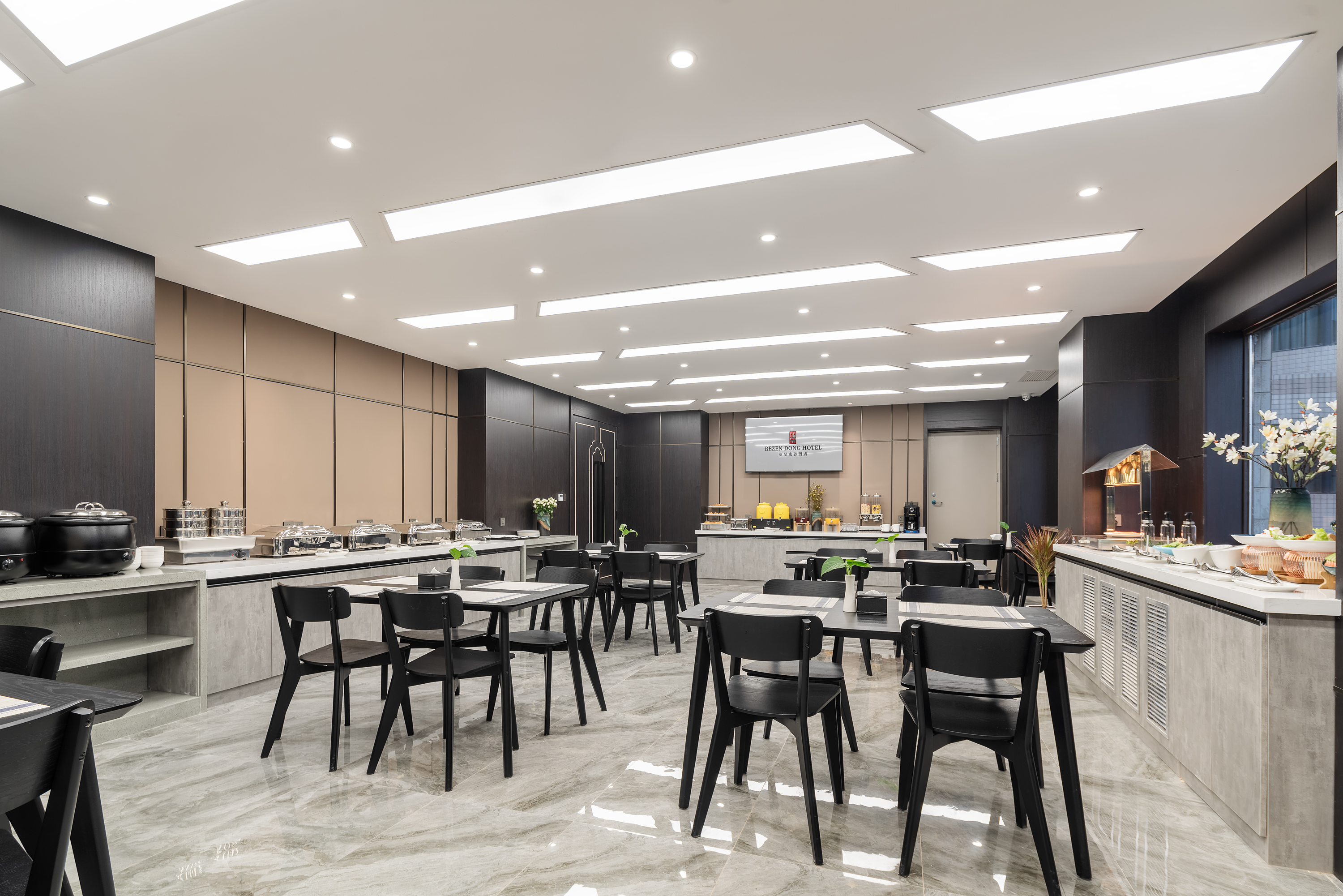 Rezen Dong Hotel (Xi'an Provincial Government Bell Tower Subway Station)Over view