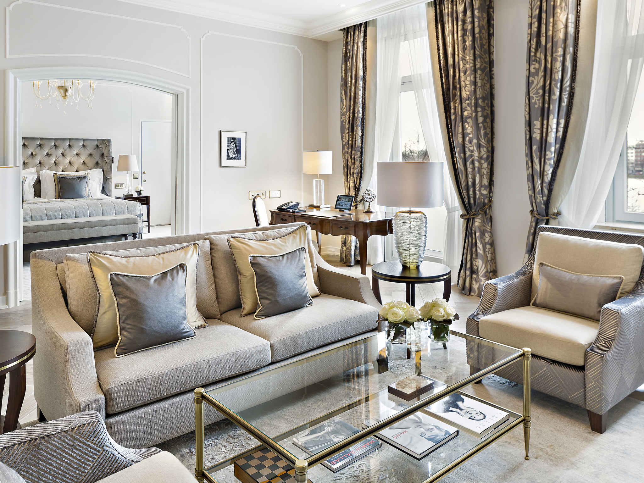 Fairmont Hotel Vier Jahreszeiten Hotel Overview