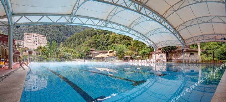 海螺沟贡嘎神汤温泉酒店图片