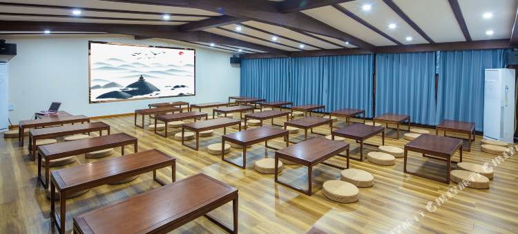 依山居智能酒店(武当山景区游客中心店)图片