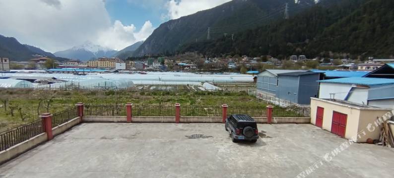 波密华廷酒店图片