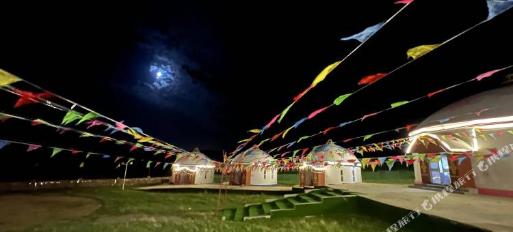 察右中旗鸿骏草原度假中心图片