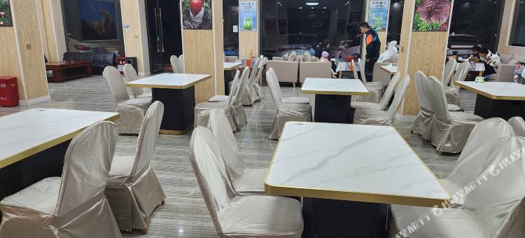 四姑娘山雪山见酒店图片