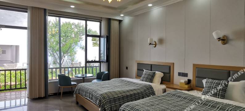 那拉提松叶客栈图片