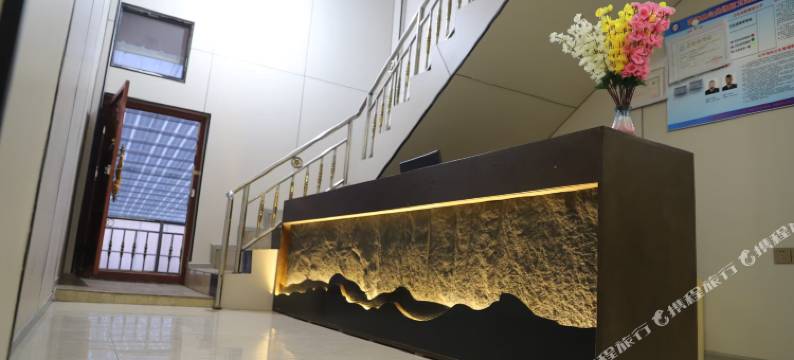 理塘泽仁民宿图片