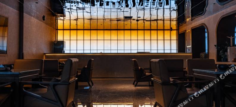 色达·草言殳舍酒店图片