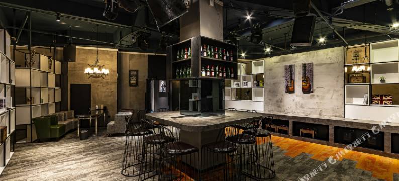 康定郦湾雅布达酒店(情歌广场店)图片