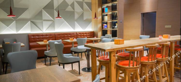 柏曼酒店(中山古镇华艺广场轻轨站店)图片