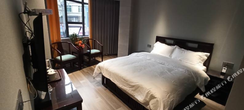 阆中市登煌酒店图片