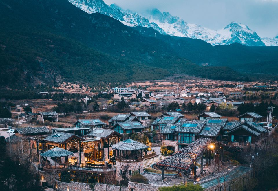 丽江漫随雪山民宿外景图