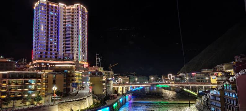 新龙雅砻江大酒店图片