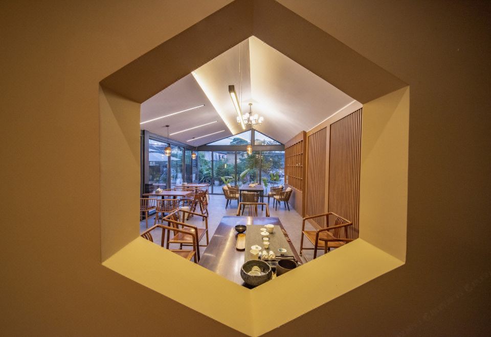 Yinqi Wuxiang Nacuo Guesthouse Hotel Overview