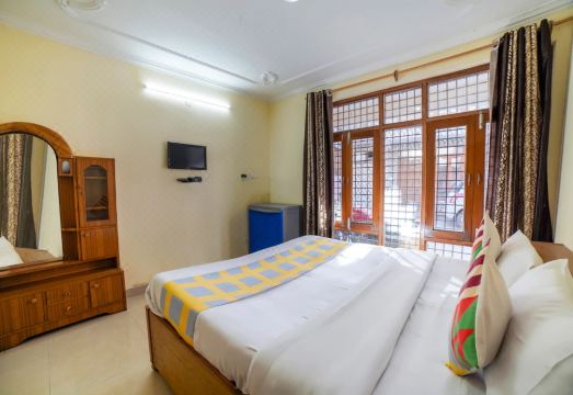 Goroomgo You and Me Mallital Nainital Hotel Overview