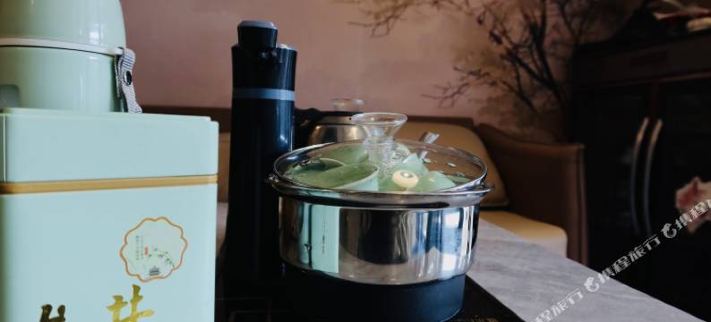 喀纳斯花庭雾客栈图片