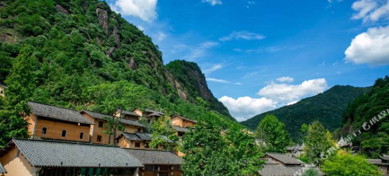 居百餐 .秋陌见山精品雅宿图片