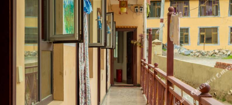 扎尕那山水云居藏家民宿图片