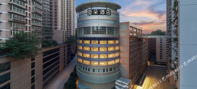 重庆解放碑临江门地铁站亚朵酒店图片