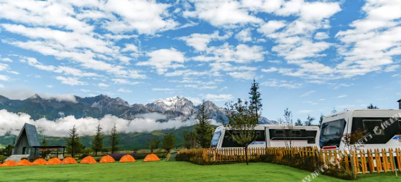 丽江东巴谷汽车旅游营地图片